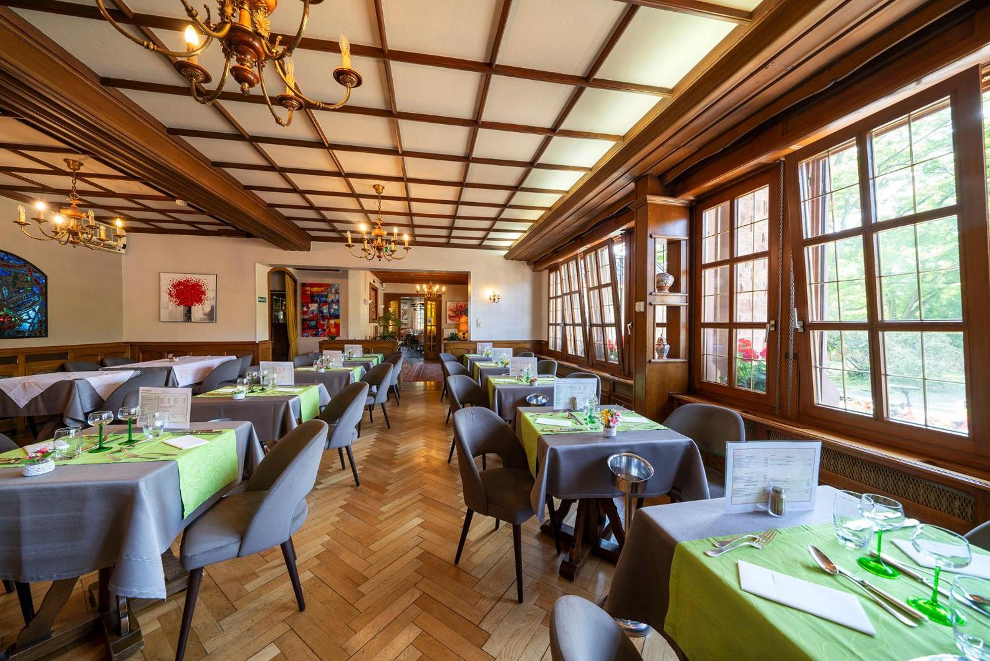 Hotel Munsch Restaurant & Wellness, Colmar Nord - Haut-Koenigsbourg แซ็ง-อิปโปลีท ภายนอก รูปภาพ