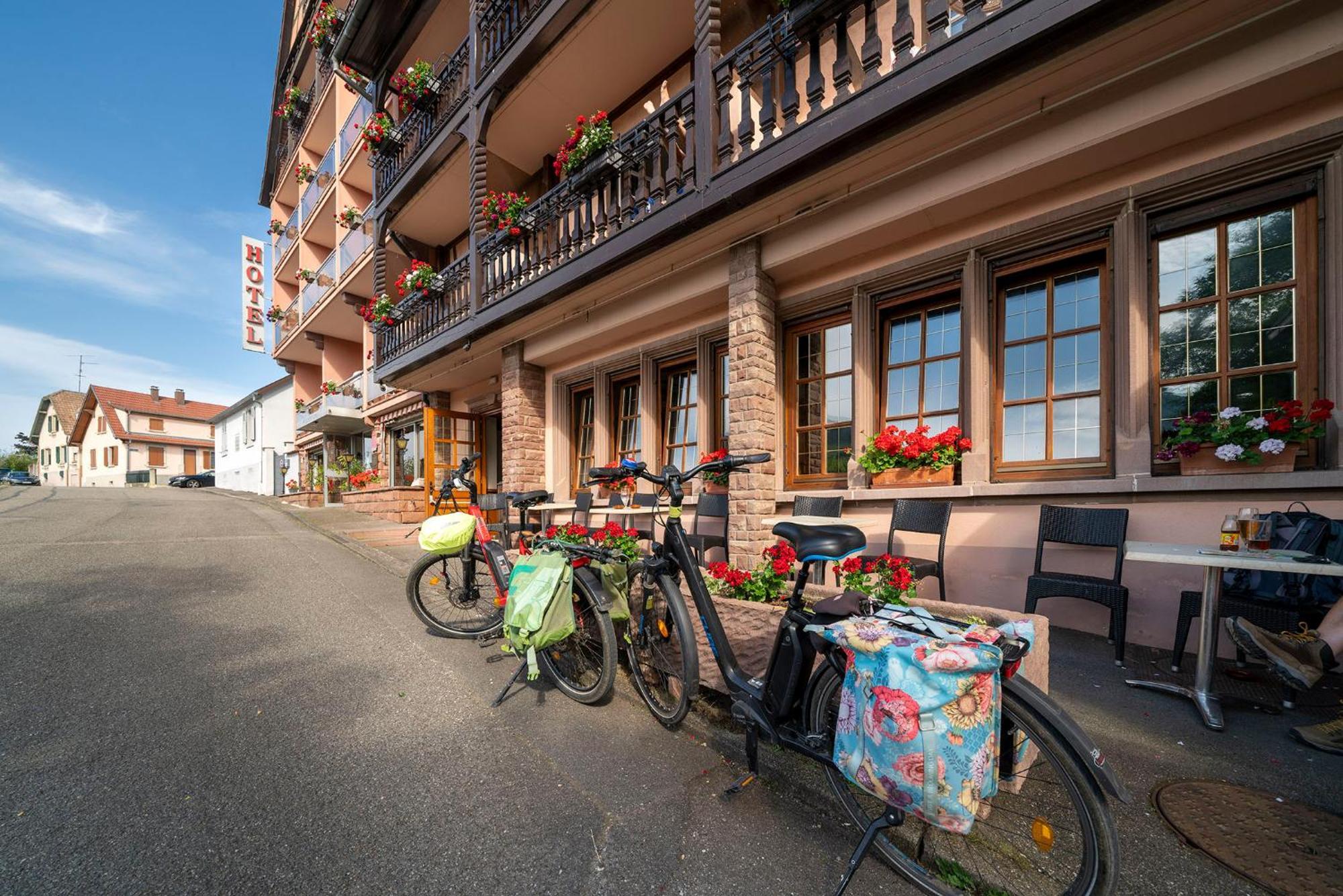 Hotel Munsch Restaurant & Wellness, Colmar Nord - Haut-Koenigsbourg แซ็ง-อิปโปลีท ภายนอก รูปภาพ