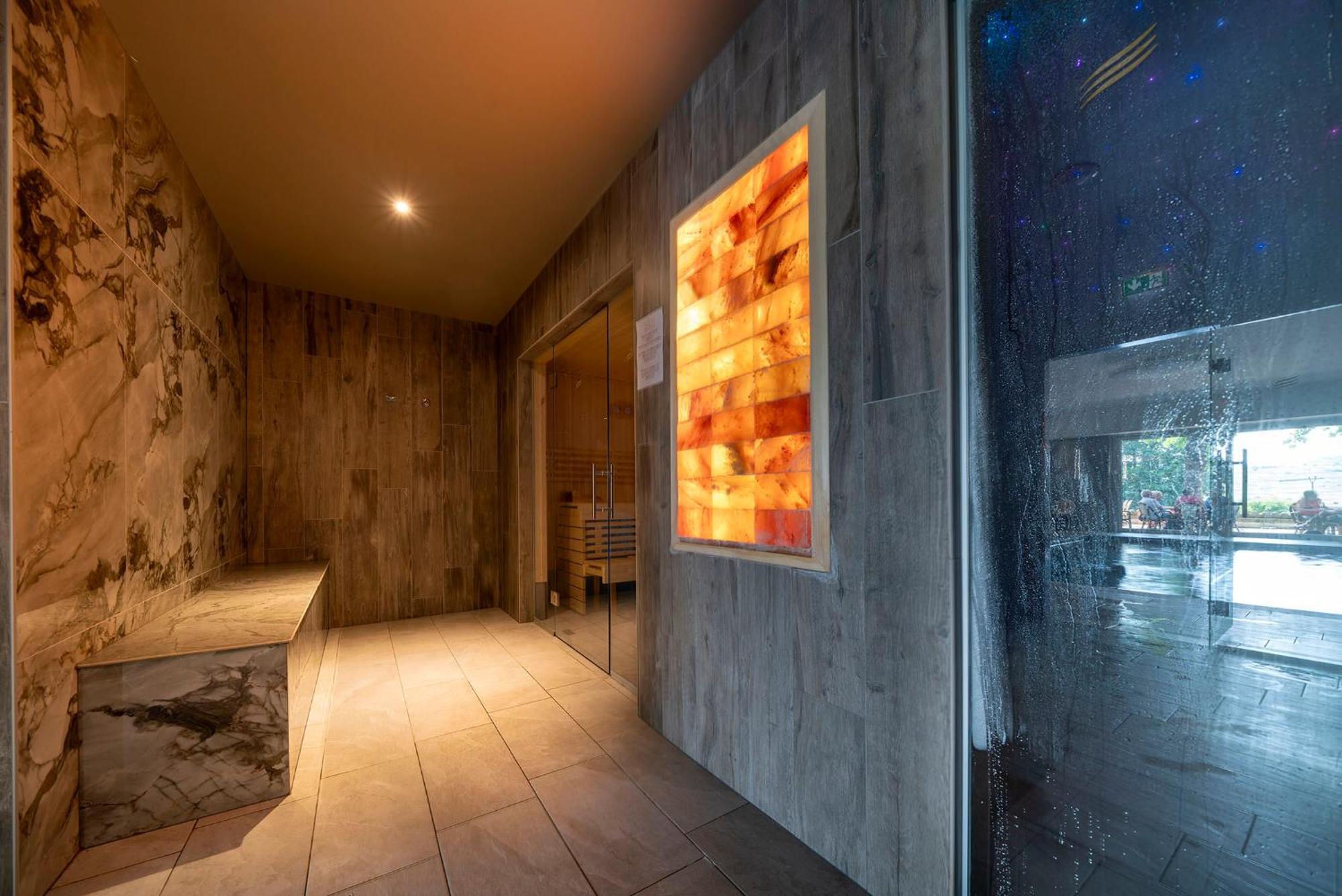 Hotel Munsch Restaurant & Wellness, Colmar Nord - Haut-Koenigsbourg แซ็ง-อิปโปลีท ภายนอก รูปภาพ